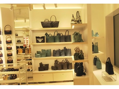 Longchamp 御殿場プレミアム アウトレット店 雑貨 アパレル販売 アルバイトstaffの募集詳細